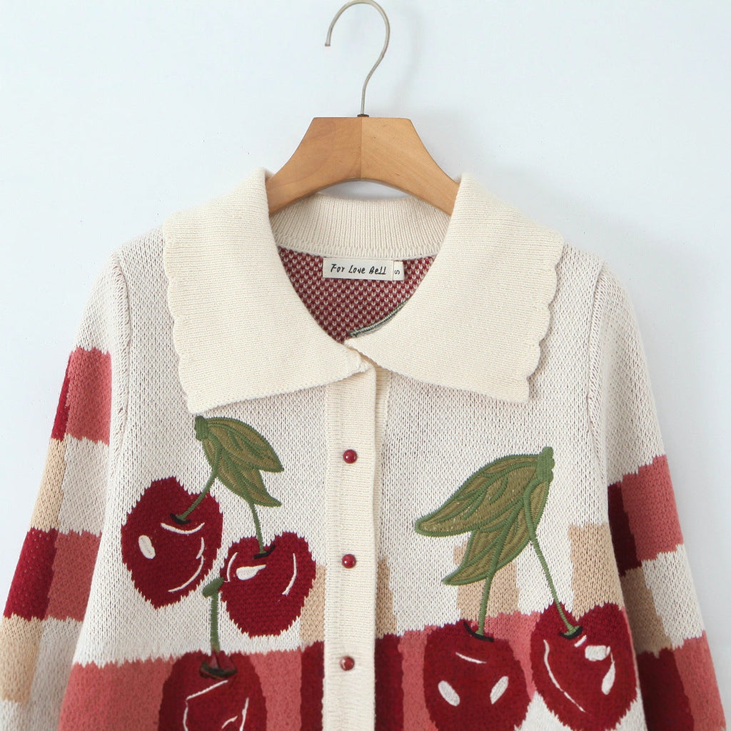 Fröhliche Cropped Strickjacke mit Kirschblütenmuster